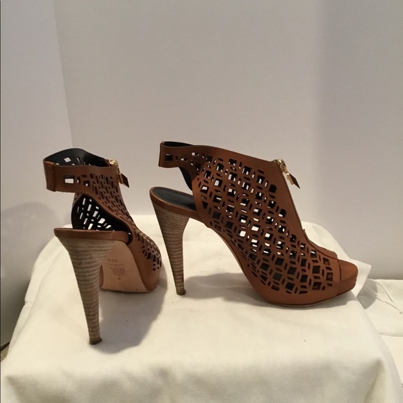 Open Toe Platform stack Heel - Picture 1 of 3